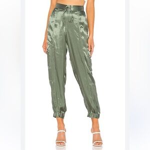 Soft Satin Cargo Jogger Pant in
Sage Vine
1. STATE
Color: Sage Vine‎